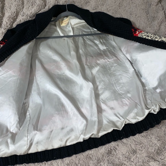 Cowichan hand knit lined zip up sweater - Picture 2 of 5